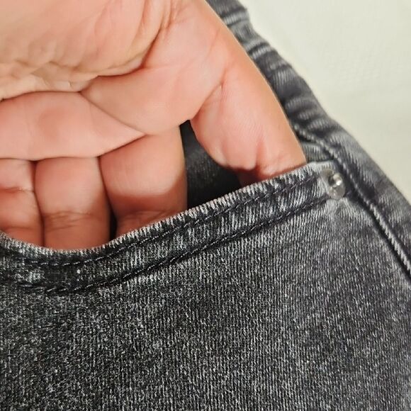 GAP Black Ankle Cropped Jeans with Frayed Hem - Picture 11 of 16